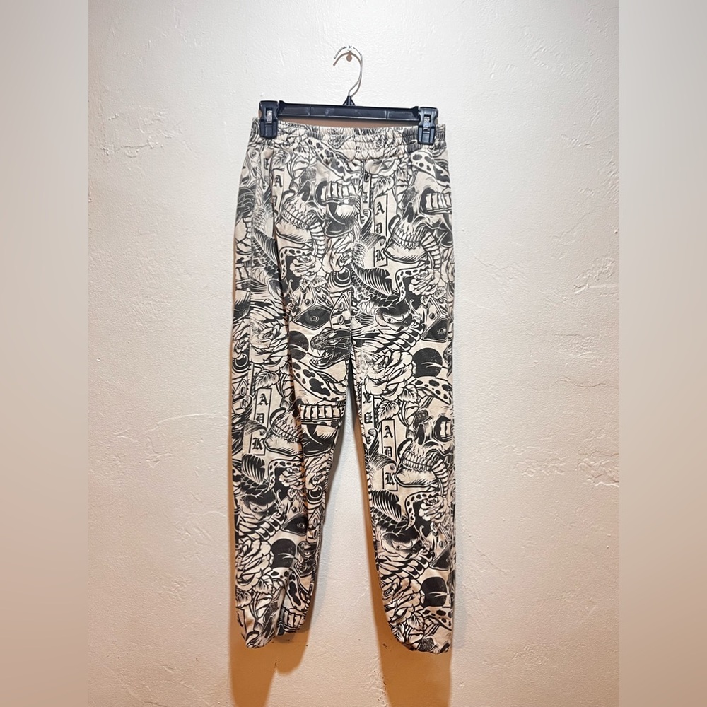 Adika Women’s sweatpants size M